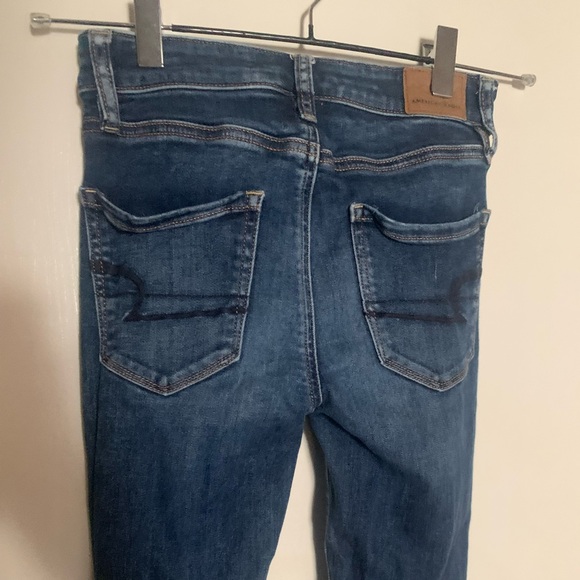 EUC AE skinny blue jeans with distressed knees. Size 00 - Picture 5 of 5